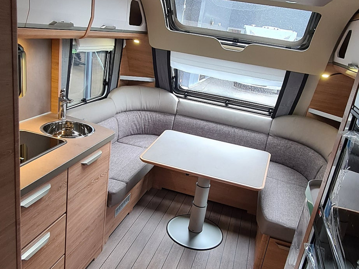 Knaus 580 UK Südwind Black Selection 3 vånings säng, Alde, bild 5 av 12