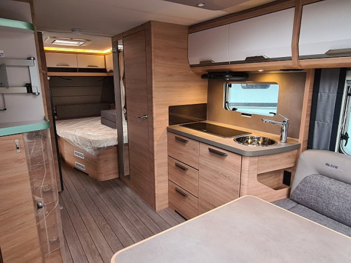 Knaus 580 UK Südwind Black Selection 3 vånings säng, Alde, bild 7 av 12