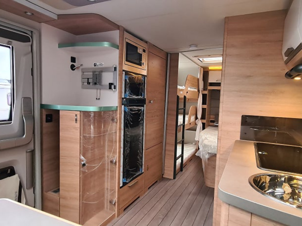 Knaus 580 UK Südwind Black Selection 3 vånings säng, Alde, bild 8 av 12