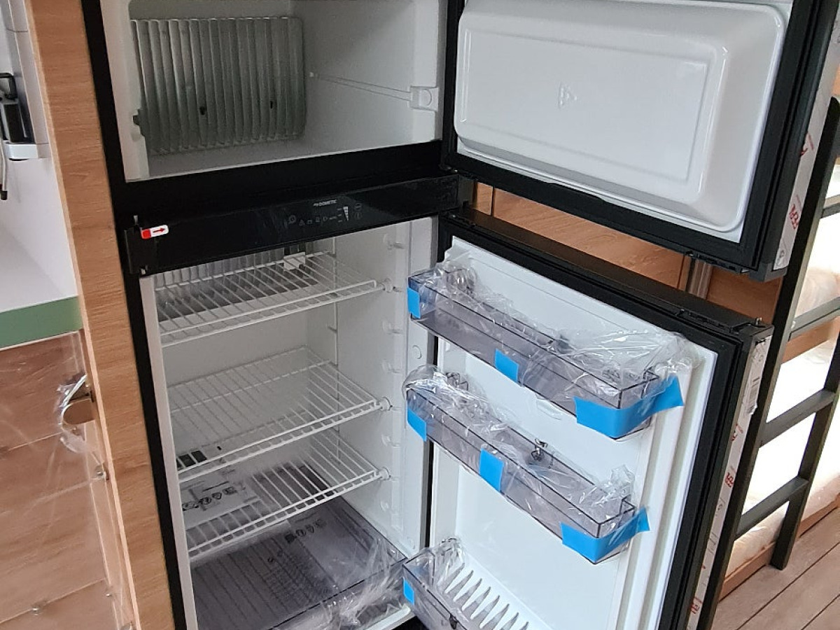 Knaus 580 UK Südwind Black Selection 3 vånings säng, Alde, bild 9 av 12