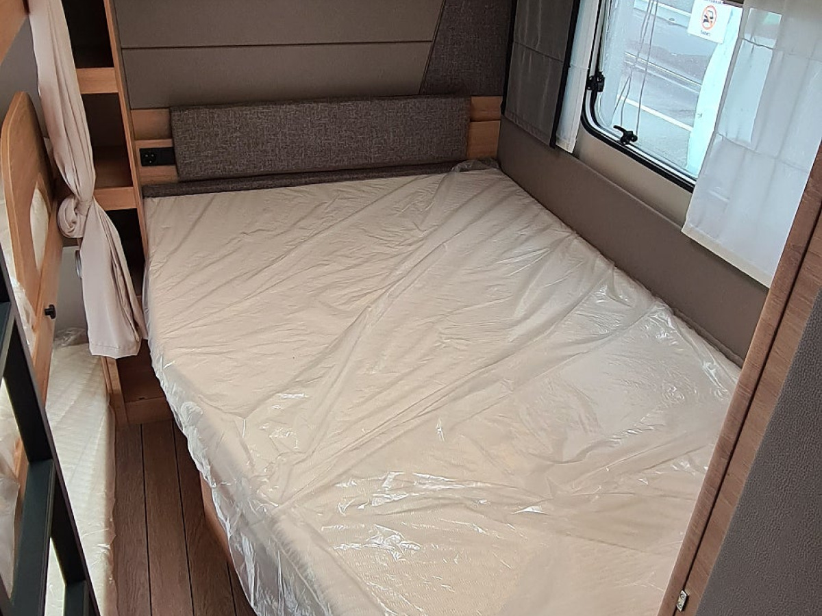 Knaus 580 UK Südwind Black Selection 3 vånings säng, Alde, bild 10 av 12
