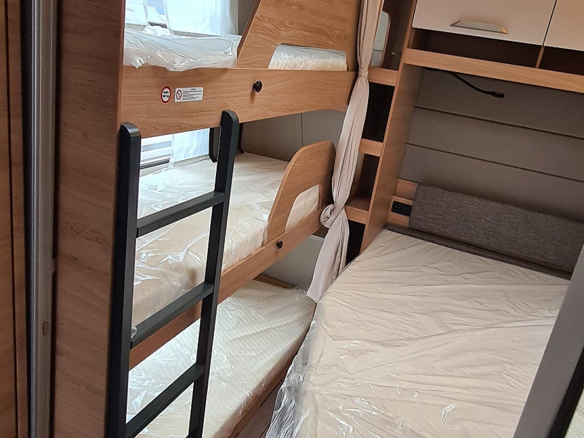 Knaus 580 UK Südwind Black Selection 3 vånings säng, Alde, bild 11 av 12