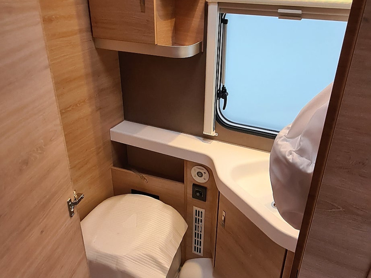 Knaus 580 UK Südwind Black Selection 3 vånings säng, Alde, bild 12 av 12