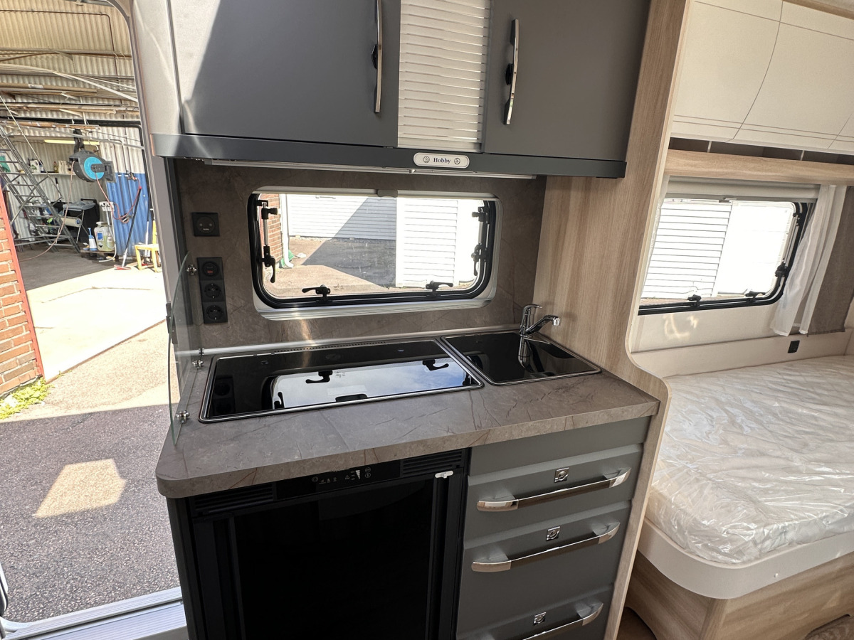 Hobby 460 LU De Luxe NYHET GOLVVÄRME, bild 7 av 14