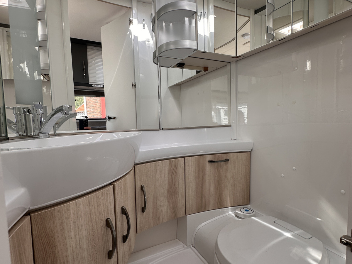 Hobby 460 LU De Luxe NYHET GOLVVÄRME, bild 13 av 14