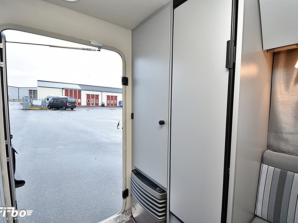 Knaus 480 QL Sport Fun Black Selection, Dubbelbädd, bild 11 av 26
