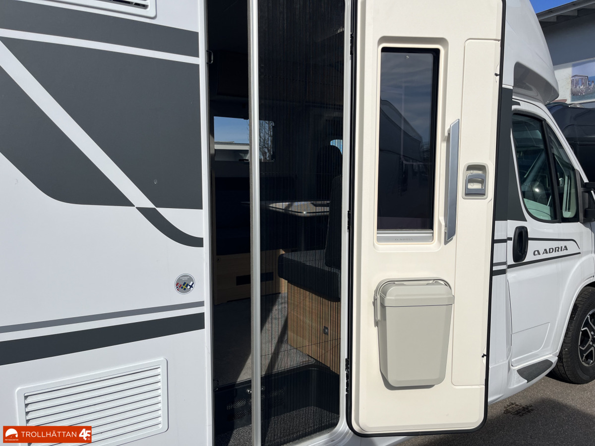 Adria MATRIX PLUS 670 DL/ Face To Face / * HÖSTKAMPANJ*, bild 2 av 28