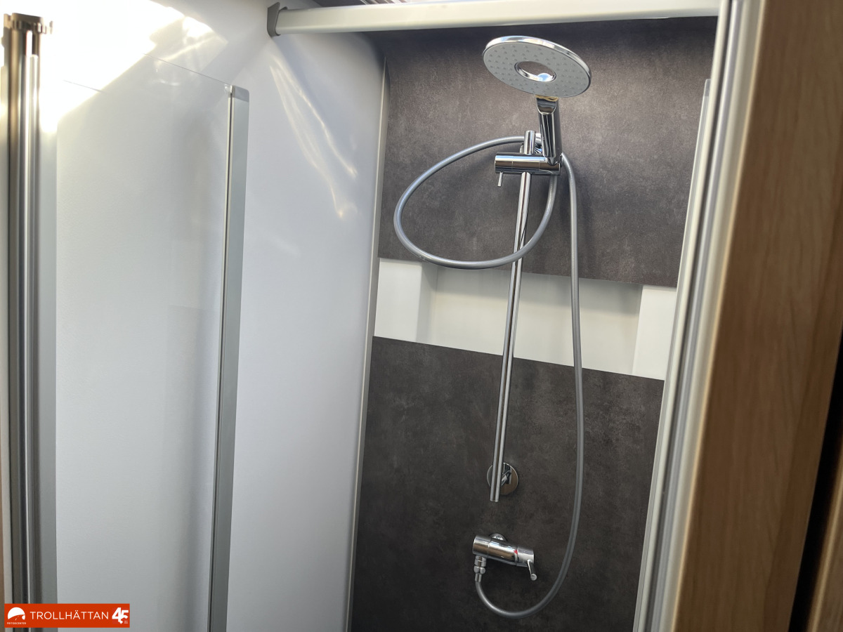 Adria MATRIX PLUS 670 DL/ Face To Face / * HÖSTKAMPANJ*, bild 20 av 28
