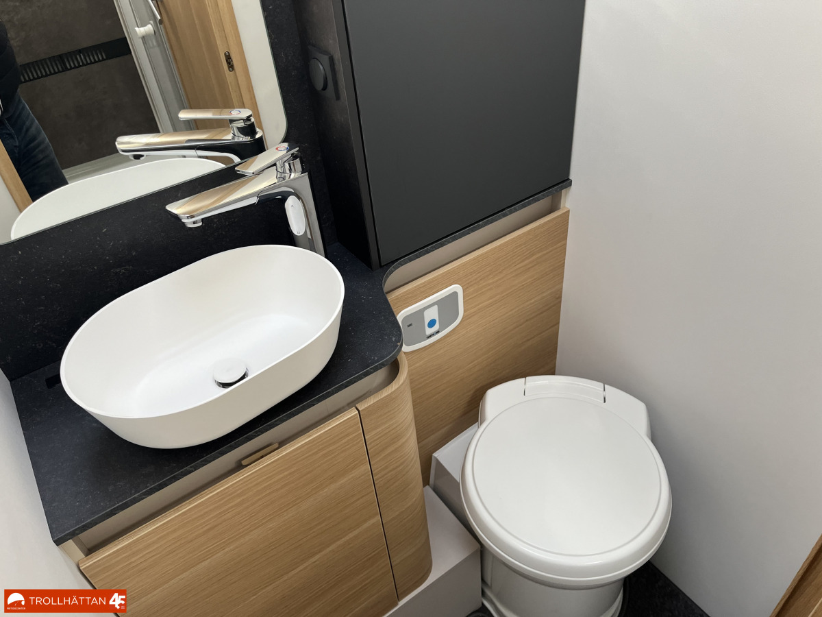 Adria MATRIX PLUS 670 DL/ Face To Face / * HÖSTKAMPANJ*, bild 21 av 28