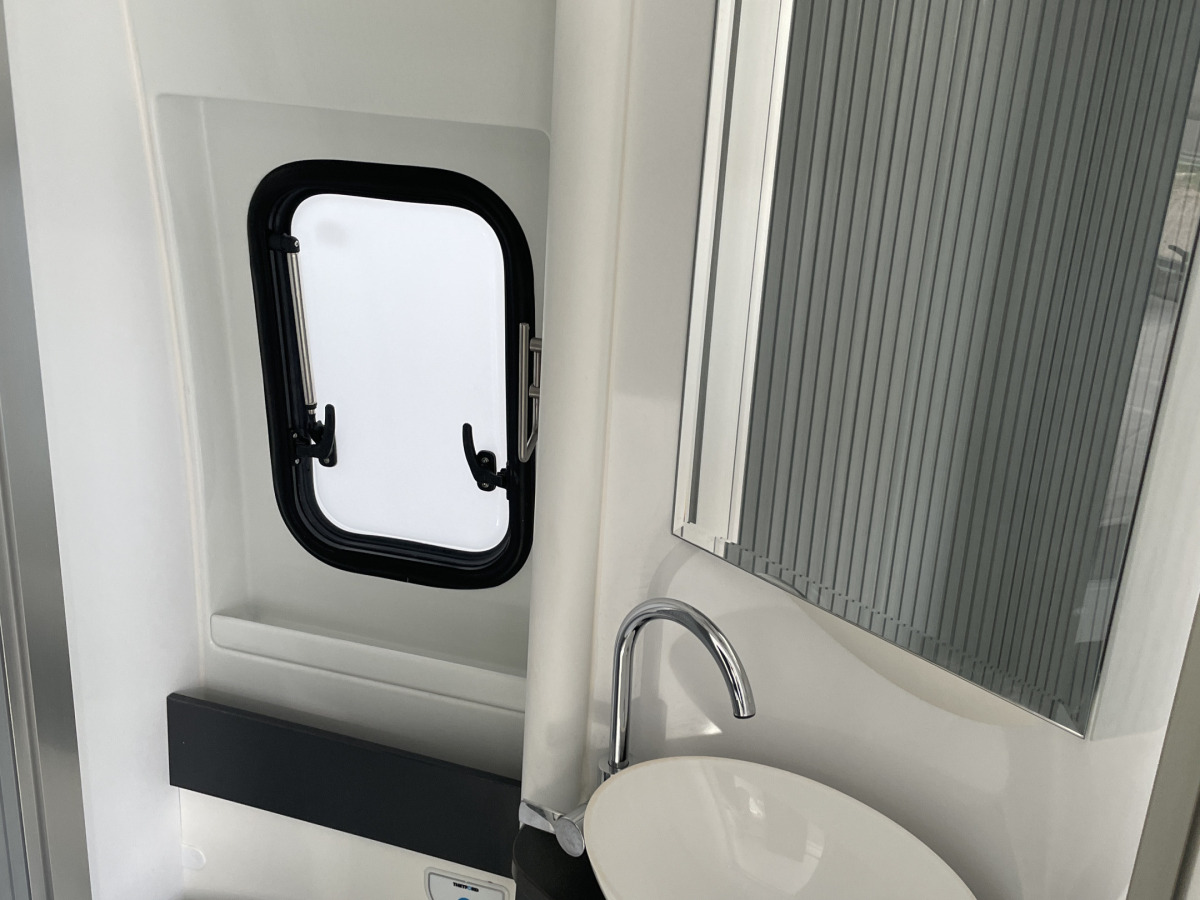 Adria TWIN 640 SGX, bild 10 av 10