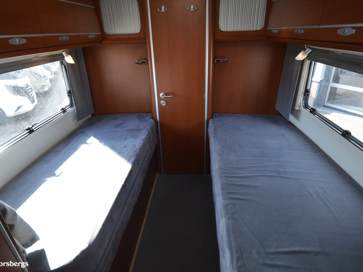 Dethleffs RT 7014 Låga sängar, dusch/toa bak / AL-KO AMC, bild 7 av 23