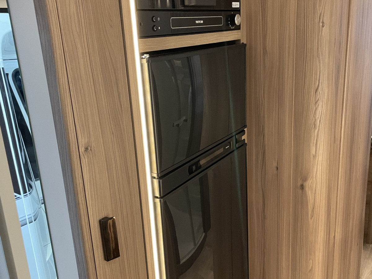 KABE Travel Master Intergrated Imperial R i830 LGB, bild 9 av 13