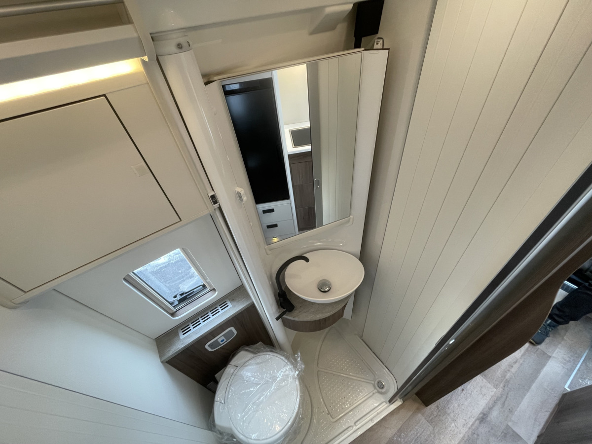 KABE Travel Master Van 690 LB, bild 12 av 16