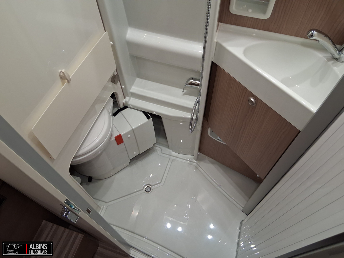 Carthago Van 600 DB K Diversity coupé 35L / Automat- Extra Öppet Lördag o Söndag-, bild 16 av 22