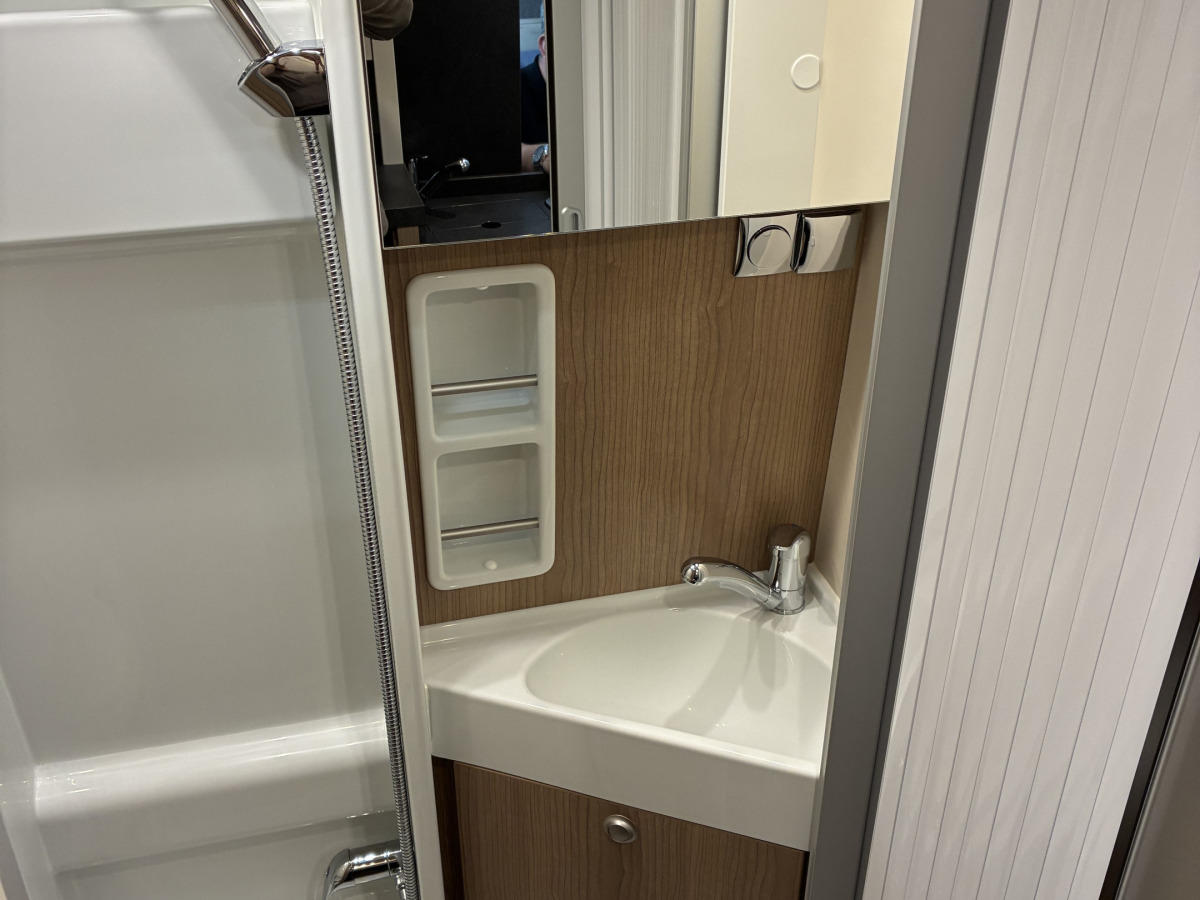 Carthago Van 600 DB K Diversity coupé 35L / Automat- Extra Öppet Lördag o Söndag-, bild 17 av 22