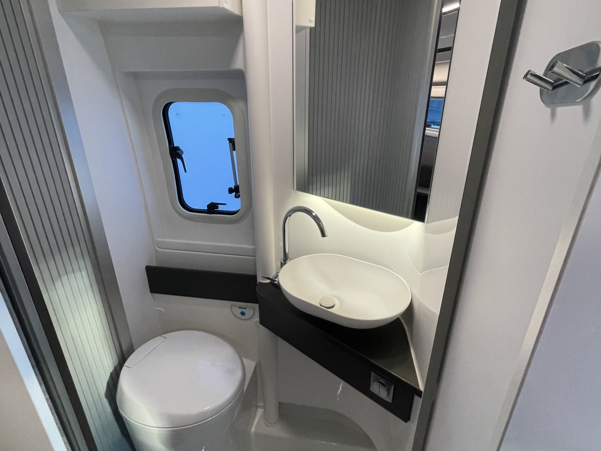 Adria TWIN SUPREME 640SLB 180HK AC BODEL, bild 13 av 24