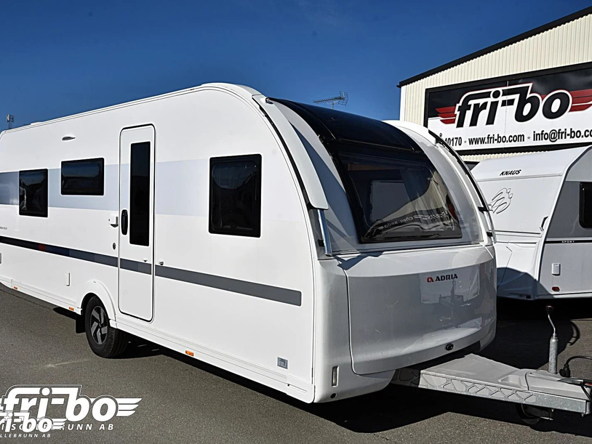 Adria 593 UP Adora, Queenbed, bild 1 av 23