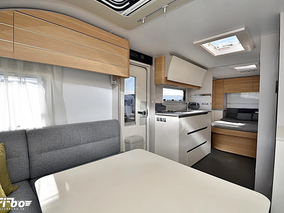 Adria 593 UP Adora, Queenbed, bild 6 av 23
