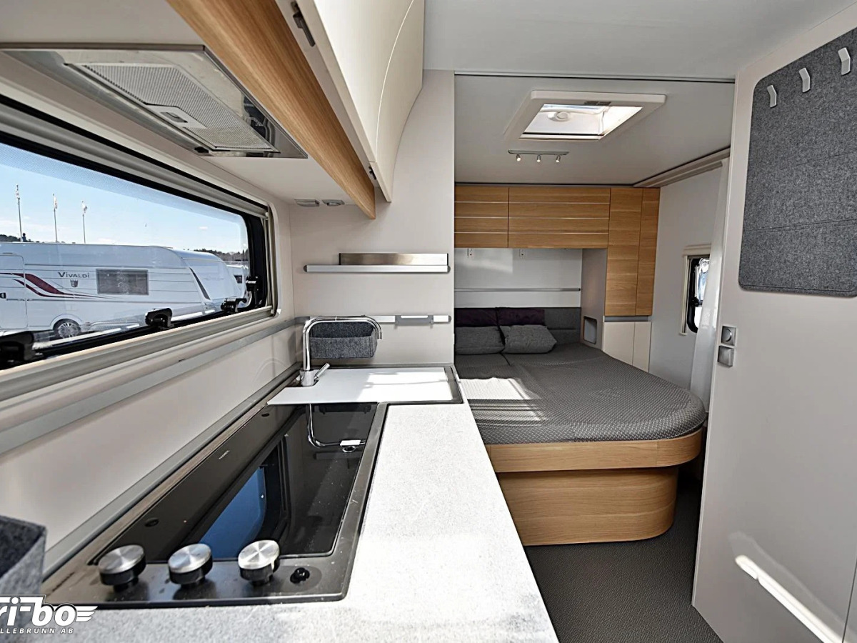 Adria 593 UP Adora, Queenbed, bild 10 av 23