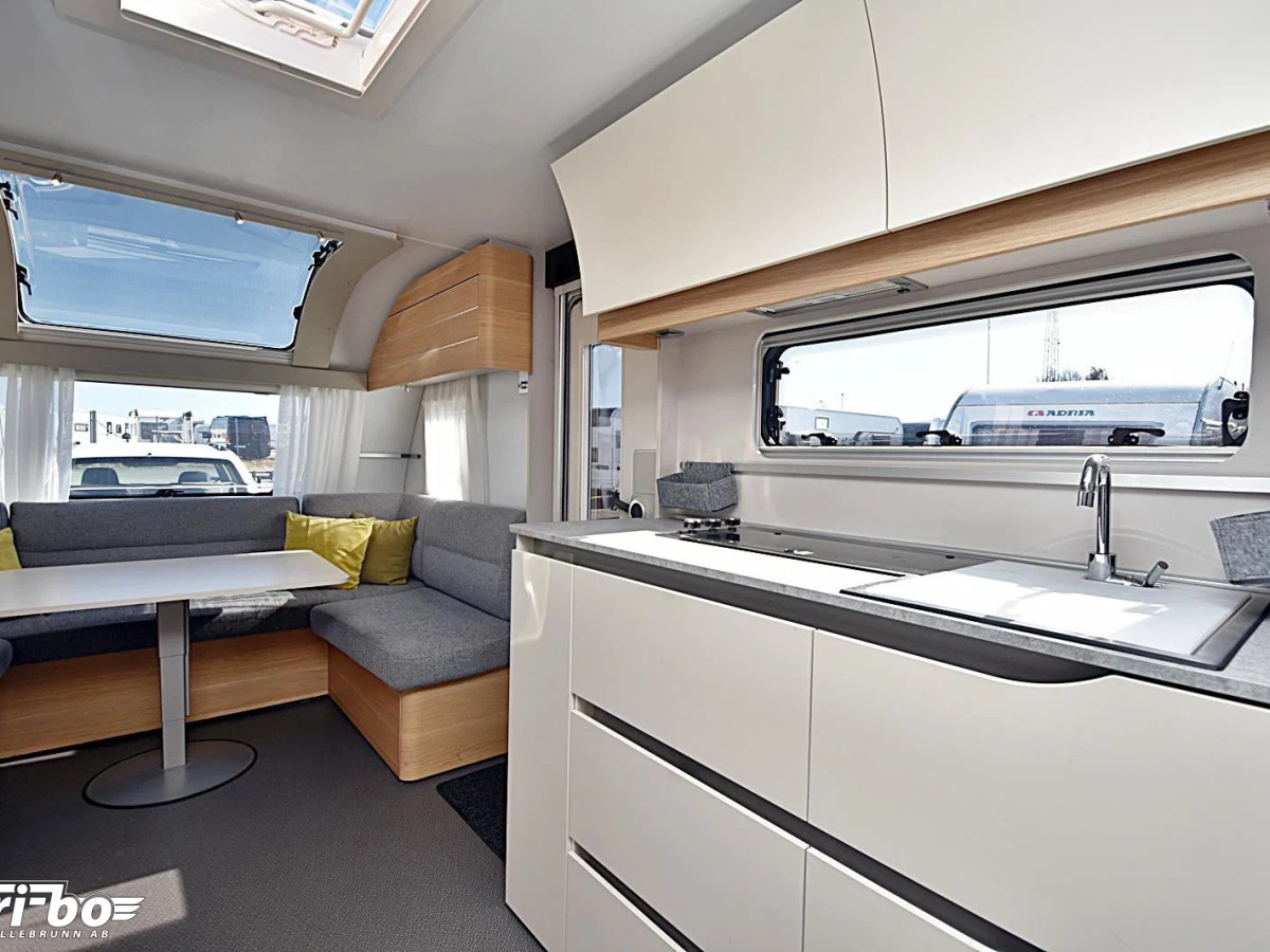 Adria 593 UP Adora, Queenbed, bild 18 av 23