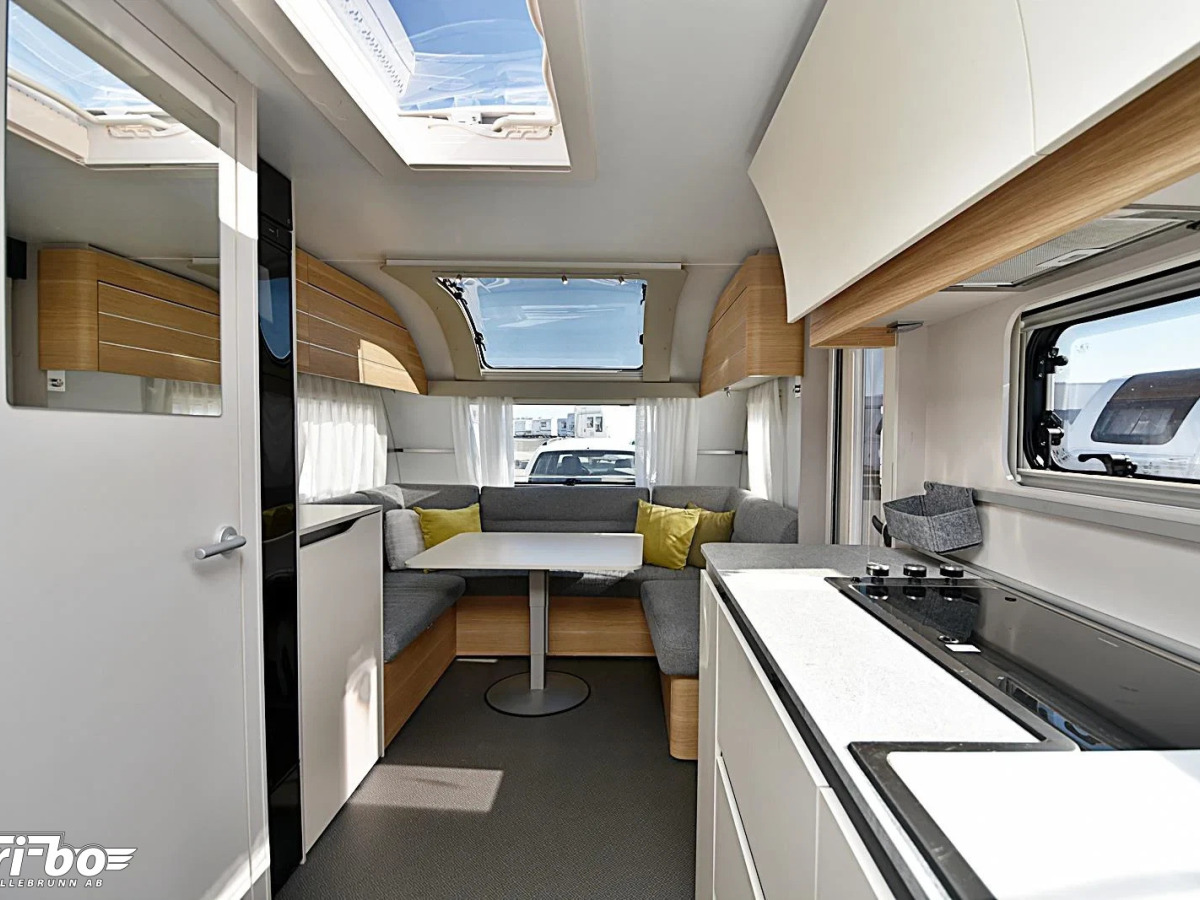 Adria 593 UP Adora, Queenbed, bild 19 av 23