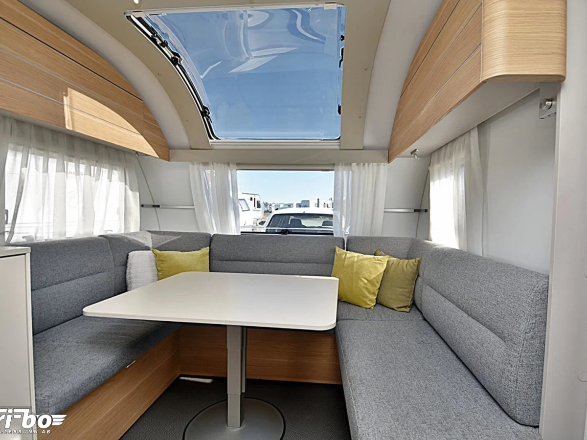 Adria 593 UP Adora, Queenbed, bild 21 av 23