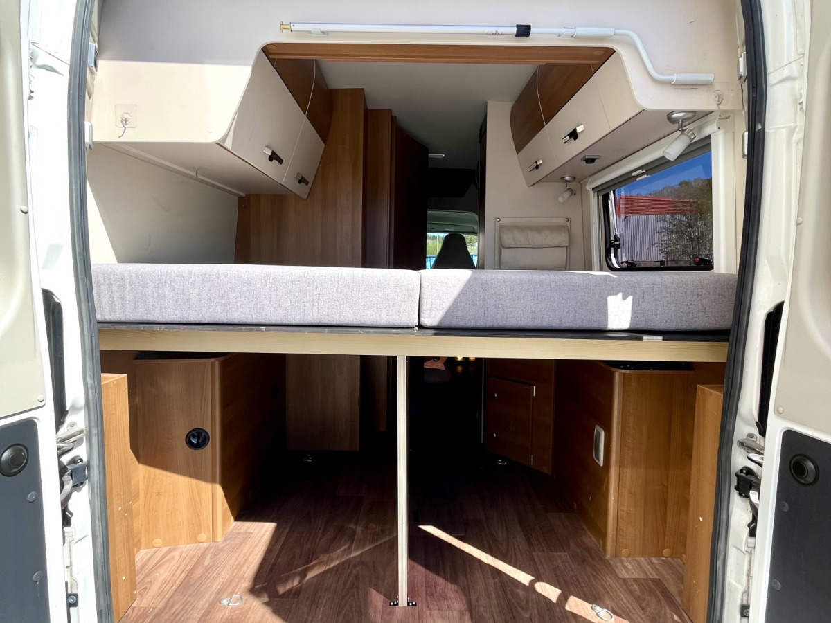 Knaus VAN TOURER 600 / DIESELPANNA / POP-UP TAK / 4 SÄNGPLATSER, bild 5 av 17