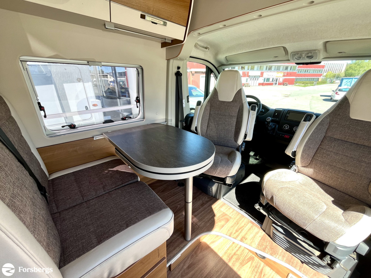 Knaus VAN TOURER 600 / DIESELPANNA / POP-UP TAK / 4 SÄNGPLATSER, bild 9 av 17