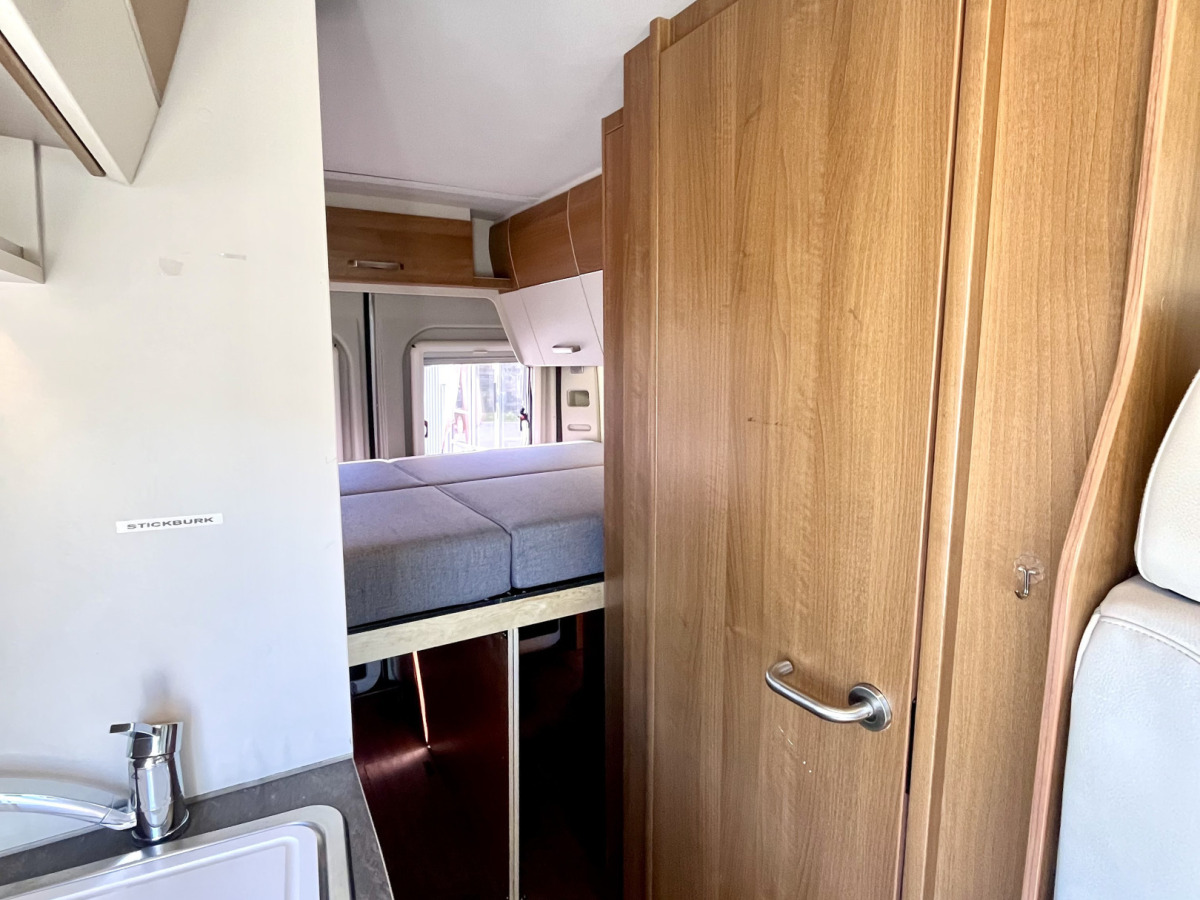 Knaus VAN TOURER 600 / DIESELPANNA / POP-UP TAK / 4 SÄNGPLATSER, bild 11 av 17