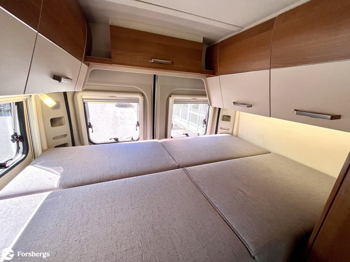 Knaus VAN TOURER 600 / DIESELPANNA / POP-UP TAK / 4 SÄNGPLATSER, bild 13 av 17