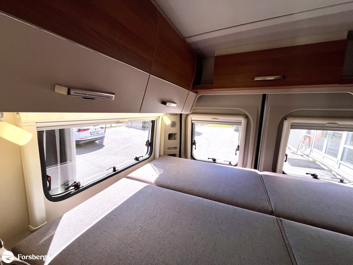Knaus VAN TOURER 600 / DIESELPANNA / POP-UP TAK / 4 SÄNGPLATSER, bild 14 av 17