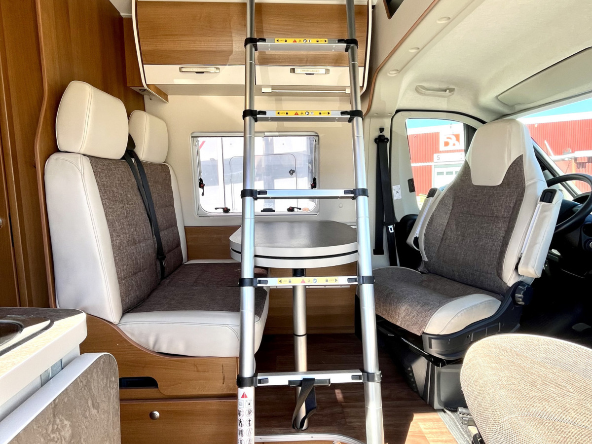 Knaus VAN TOURER 600 / DIESELPANNA / POP-UP TAK / 4 SÄNGPLATSER, bild 16 av 17