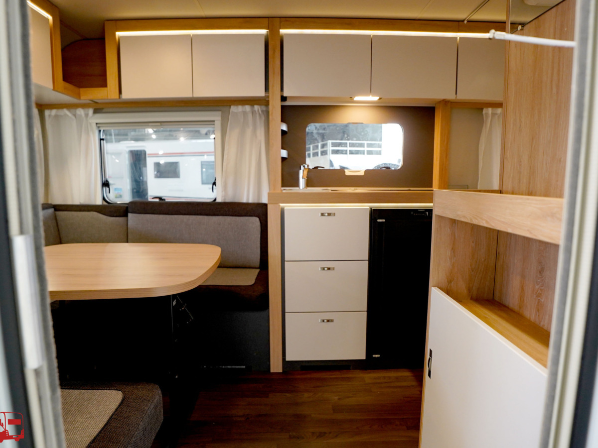 Knaus Sport 450 FU Fransk säng, bild 6 av 26