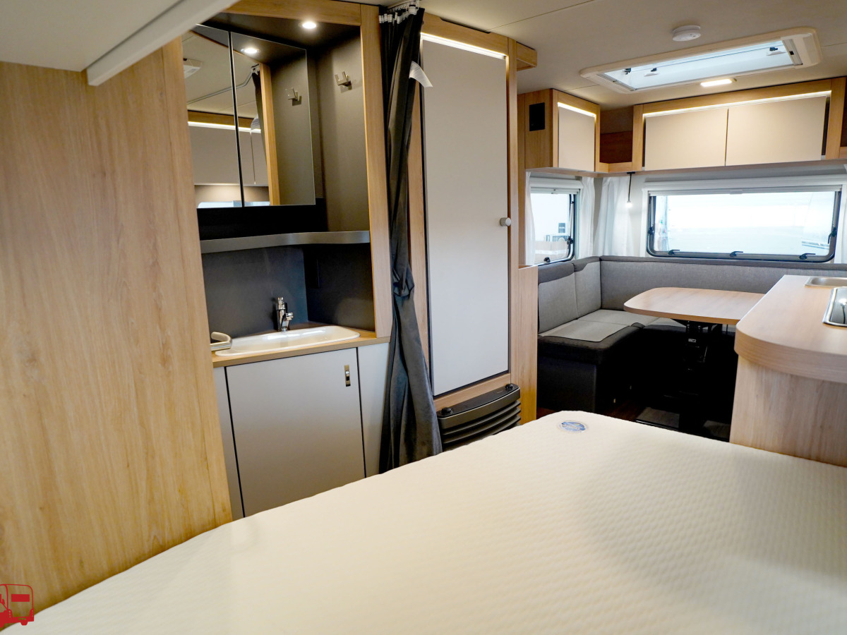 Knaus Sport 450 FU Fransk säng, bild 16 av 26