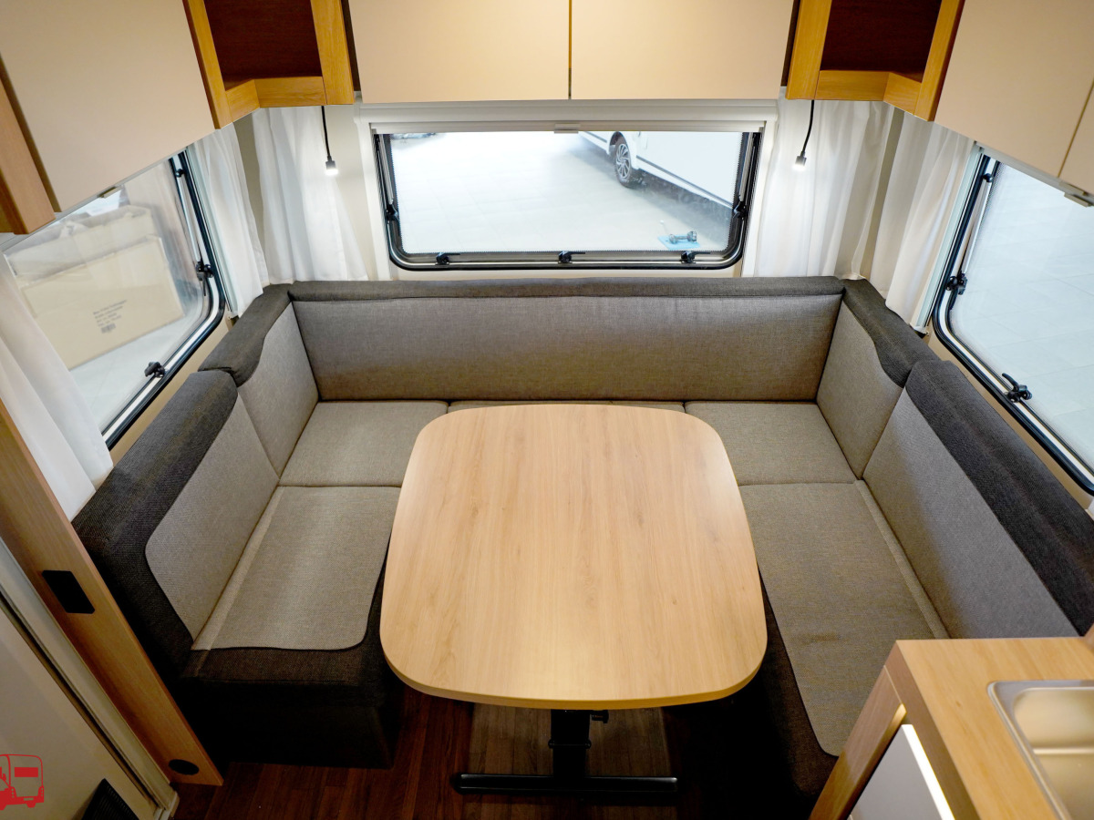 Knaus Sport 450 FU Fransk säng, bild 7 av 26