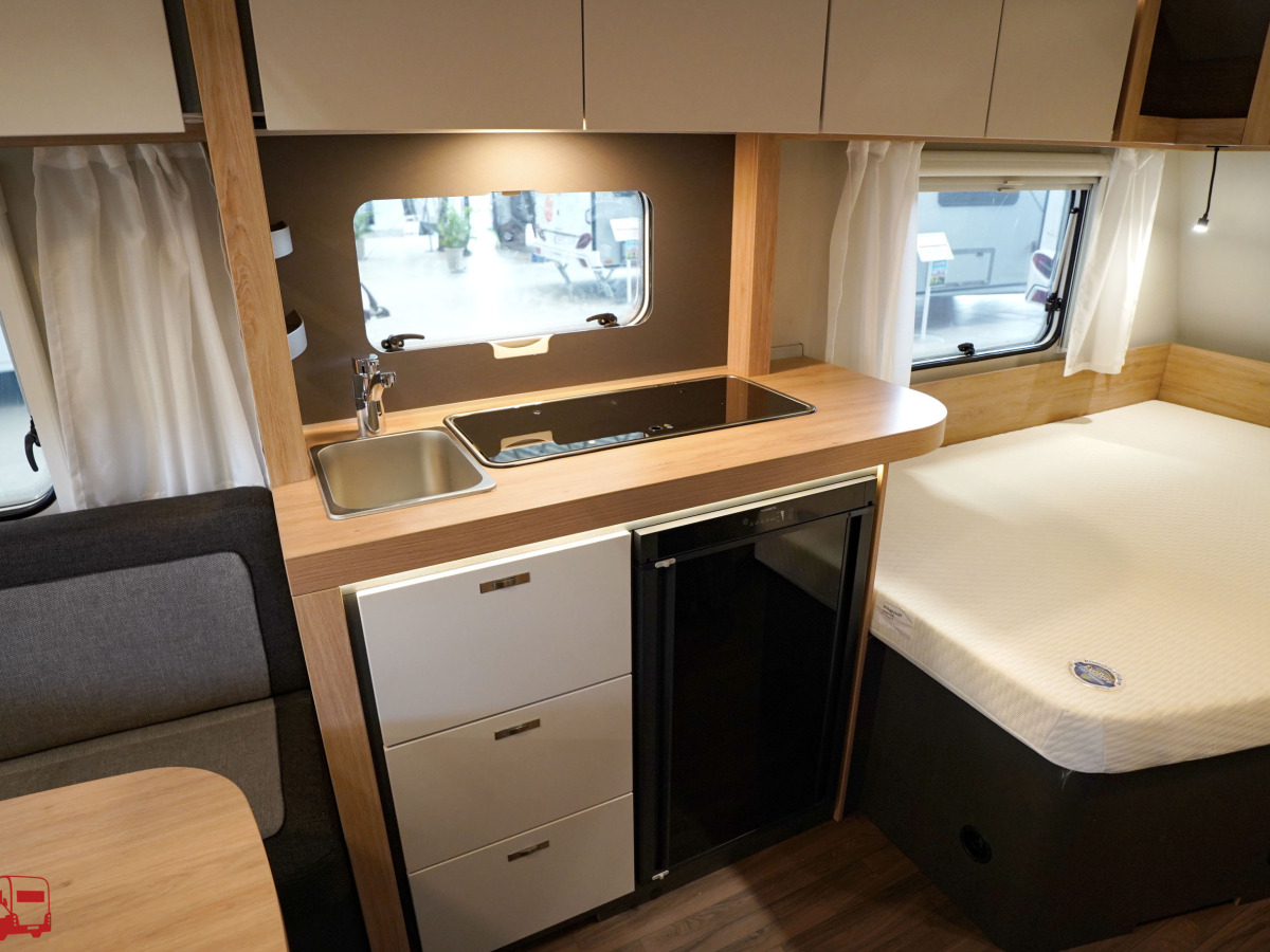 Knaus Sport 450 FU Fransk säng, bild 11 av 26