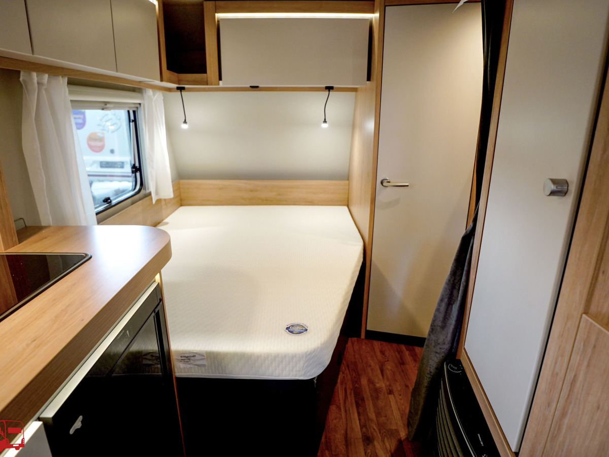 Knaus Sport 450 FU Fransk säng, bild 14 av 26