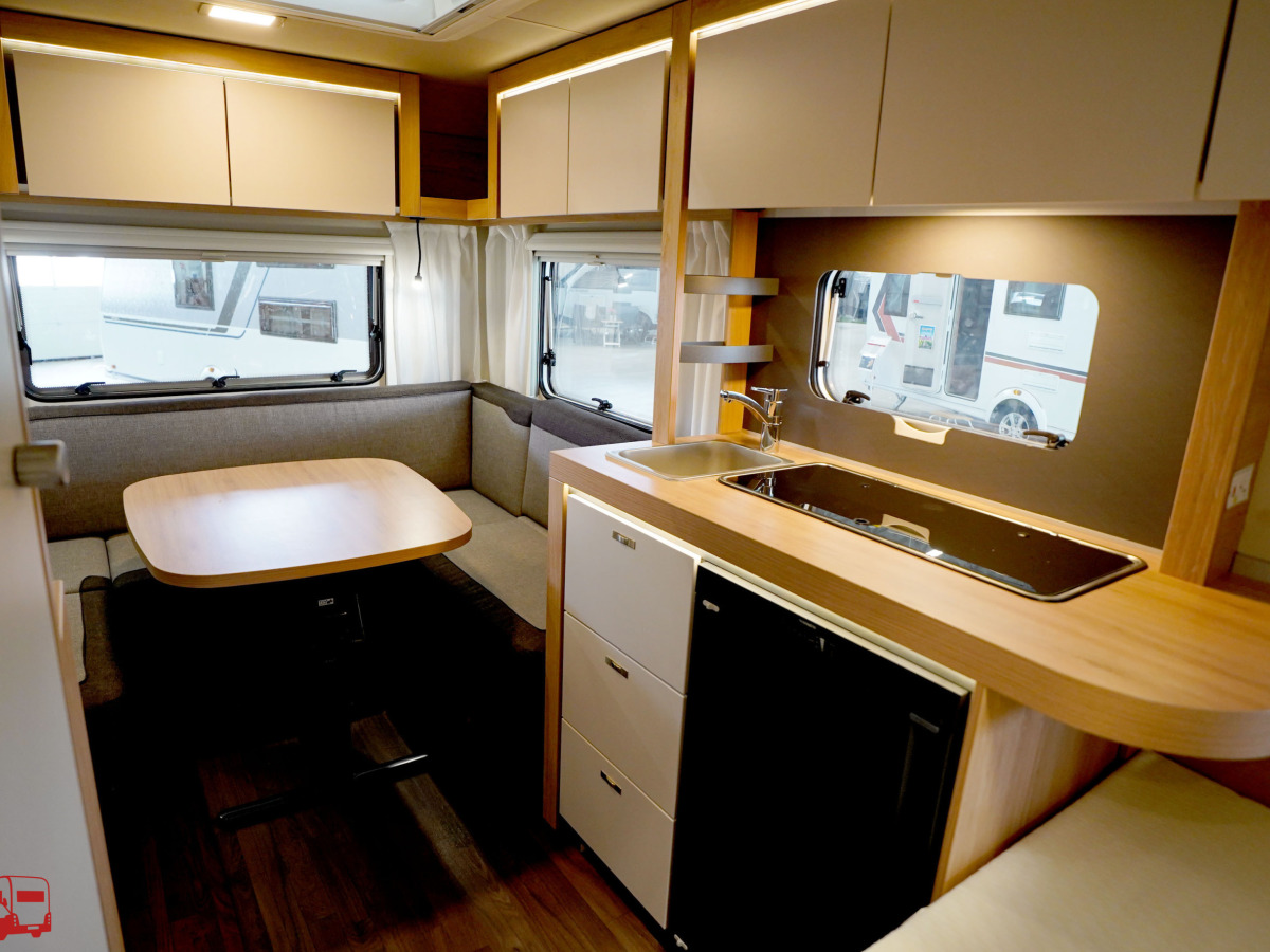 Knaus Sport 450 FU Fransk säng, bild 18 av 26