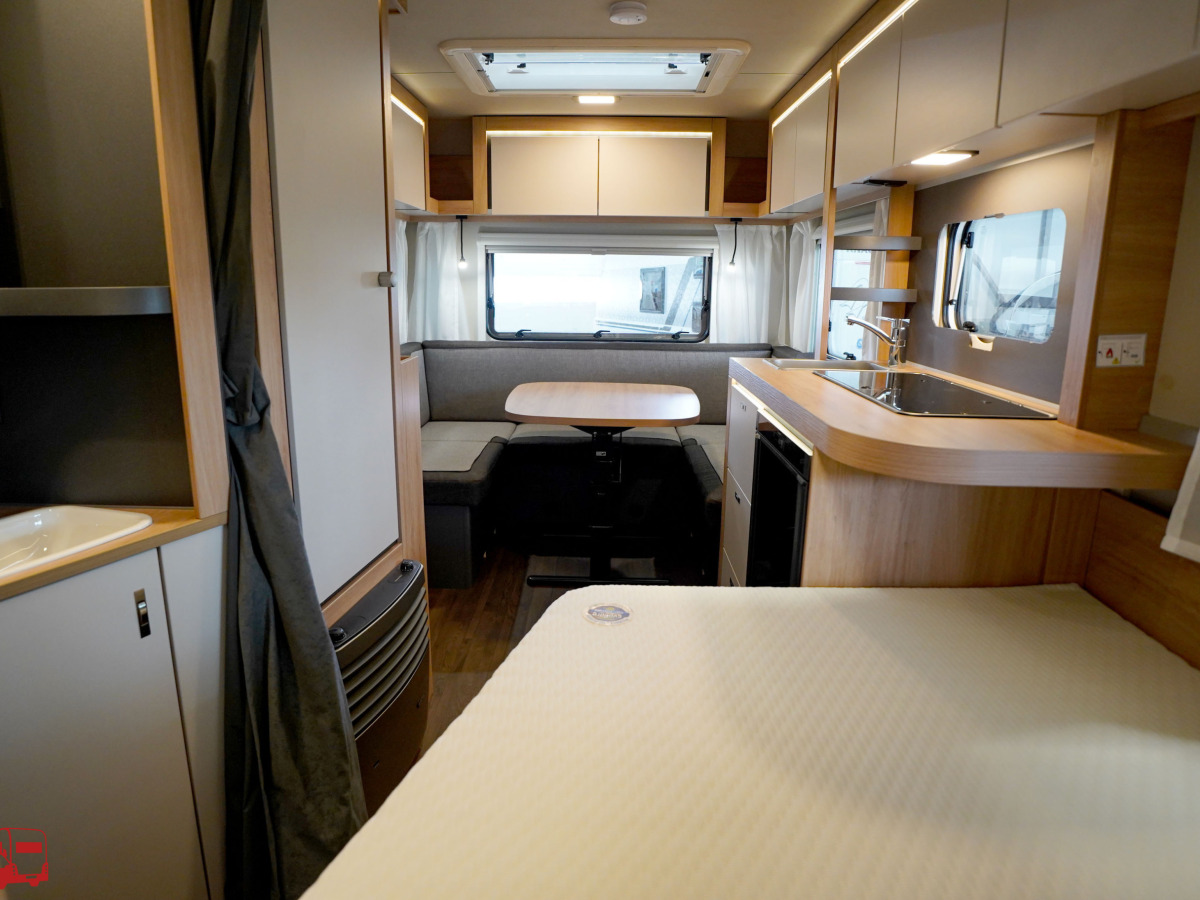 Knaus Sport 450 FU Fransk säng, bild 17 av 26