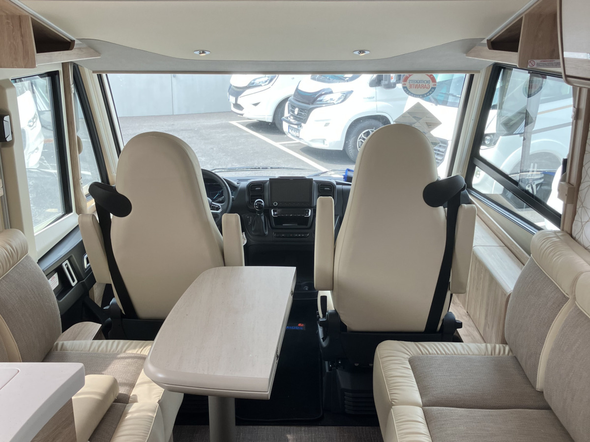 Eura Mobil Integra Line 720 QF / AC PÅ KÖPET Öppet Lördag, bild 3 av 15
