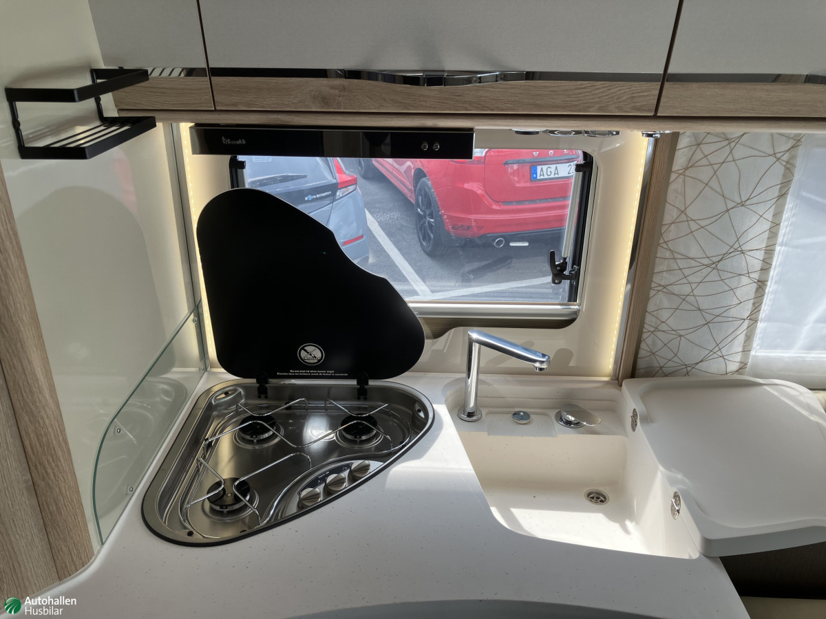 Eura Mobil Integra Line 720 QF / AC PÅ KÖPET Öppet Lördag, bild 4 av 15