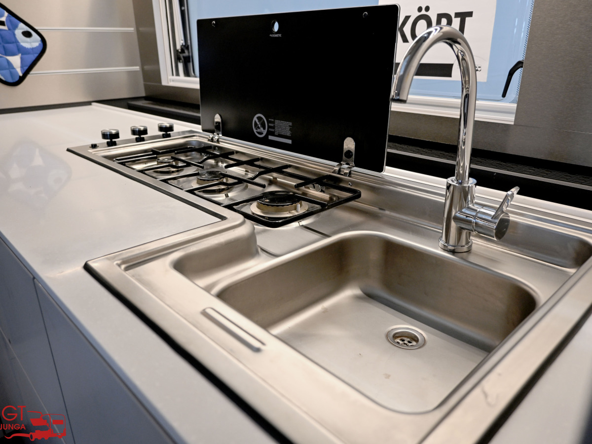Adria ASTELLA 704 HP Dubbelsäng ALDE AC Förtält, bild 10 av 32