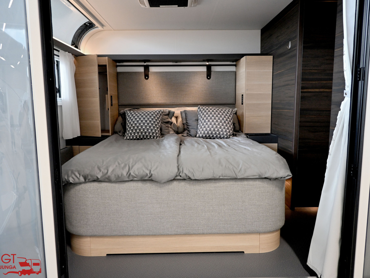 Adria ASTELLA 704 HP Dubbelsäng ALDE AC Förtält, bild 13 av 32