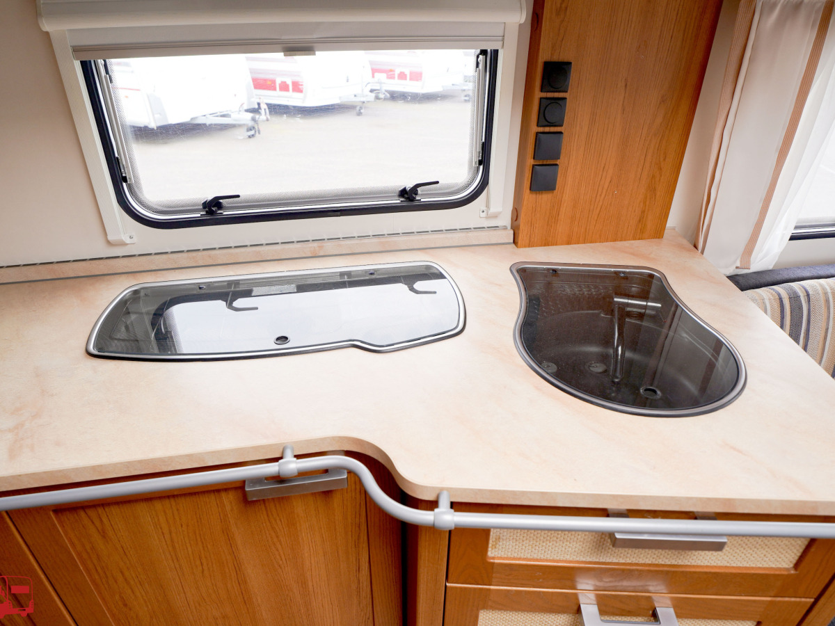 Knaus Royale 560 UF Dubbelsäng Förtält, bild 12 av 29