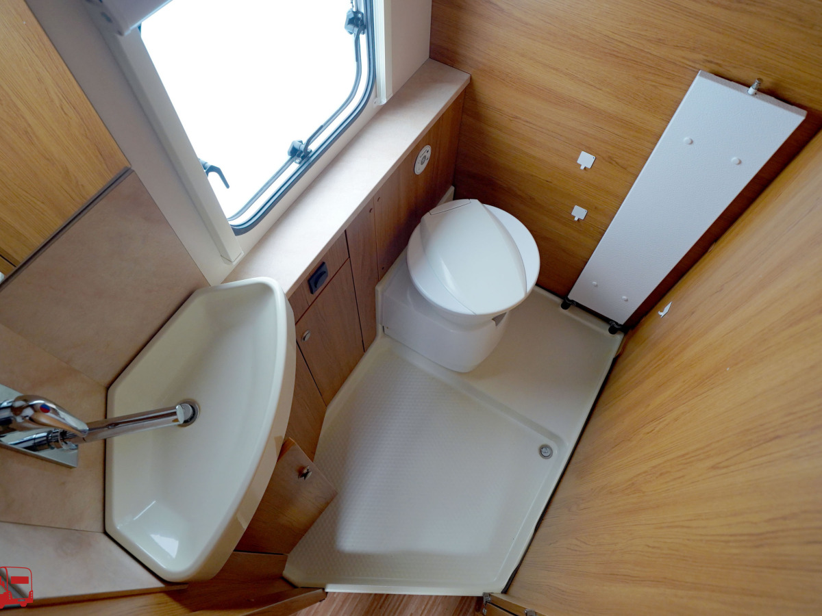 Knaus Royale 560 UF Dubbelsäng Förtält, bild 20 av 29
