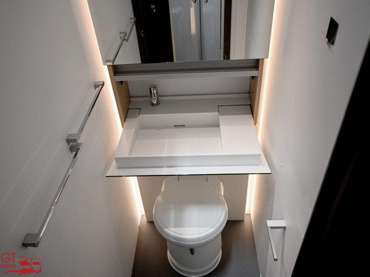 Adria ASTELLA 704 HP Dubbelsäng ALDE AC Förtält, bild 29 av 32
