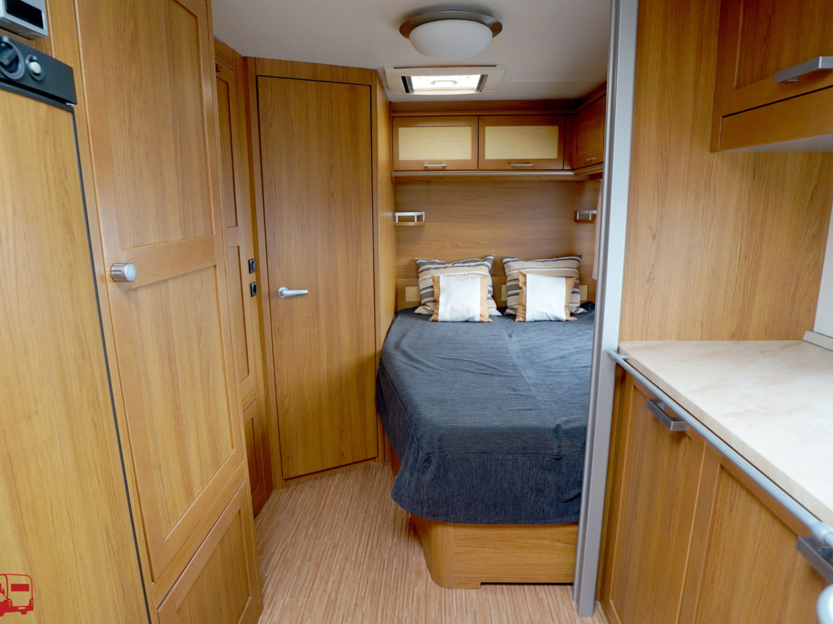 Knaus Royale 560 UF Dubbelsäng Förtält, bild 14 av 29