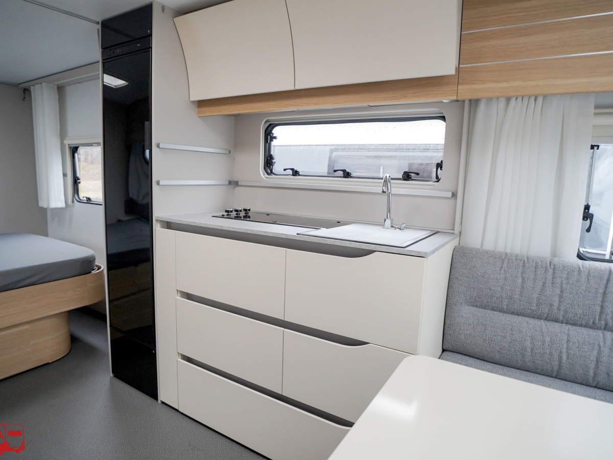 Adria ADORA 613 UT Förtält, bild 12 av 27