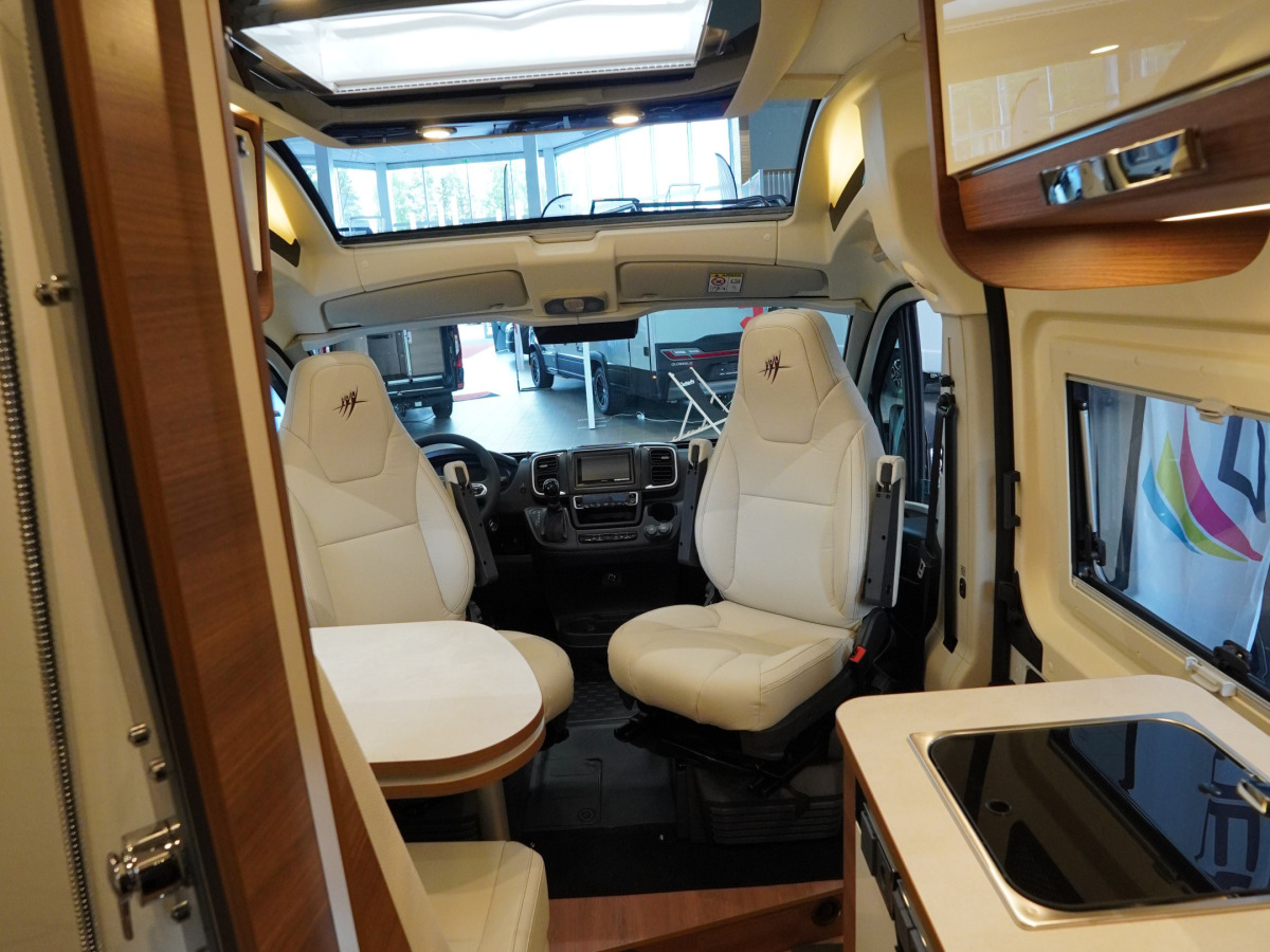 Rapido V68 Långbädd 140hk Automat 4250kg Dieselpanna, bild 16 av 22