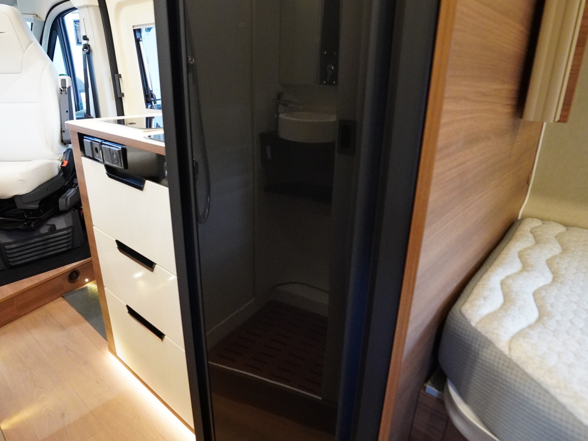 Rapido V68 Långbädd 140hk Automat 4250kg Dieselpanna, bild 17 av 22